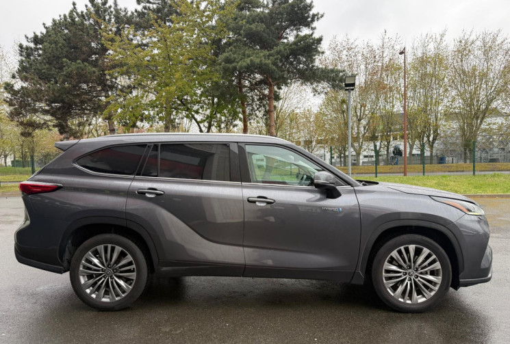 Toyota HIGHLANDER  2.5 HYBRID AWD / FULL ENTRETIEN TOYOTA / ETAT IRREPROCHABLE