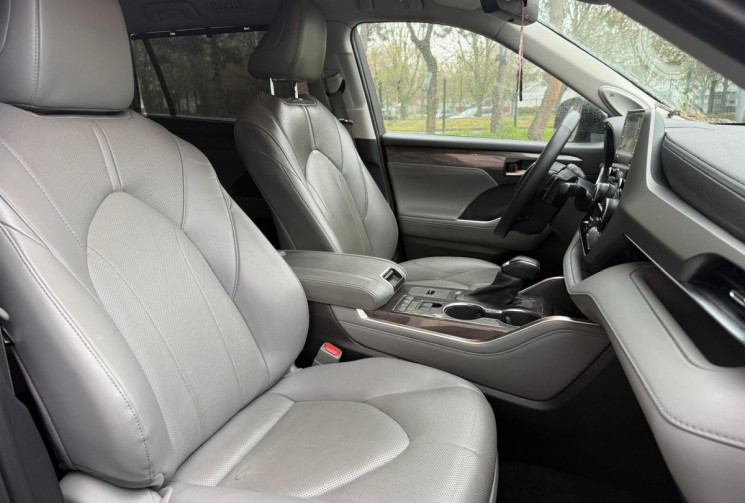 Toyota HIGHLANDER  2.5 HYBRID AWD / FULL ENTRETIEN TOYOTA / ETAT IRREPROCHABLE