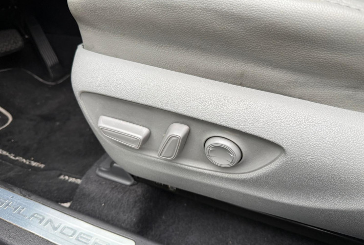 Toyota HIGHLANDER  2.5 HYBRID AWD / FULL ENTRETIEN TOYOTA / ETAT IRREPROCHABLE