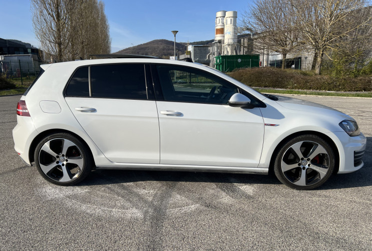 Volkswagen Golf VII GTI 2.0 TSI 220Ch BlueMotion Technology DSG6 