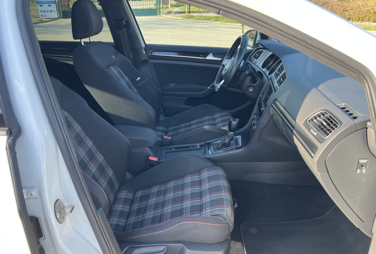 Volkswagen Golf 2.0 TSI 220 GTI BlueMotion Technology DSG6 