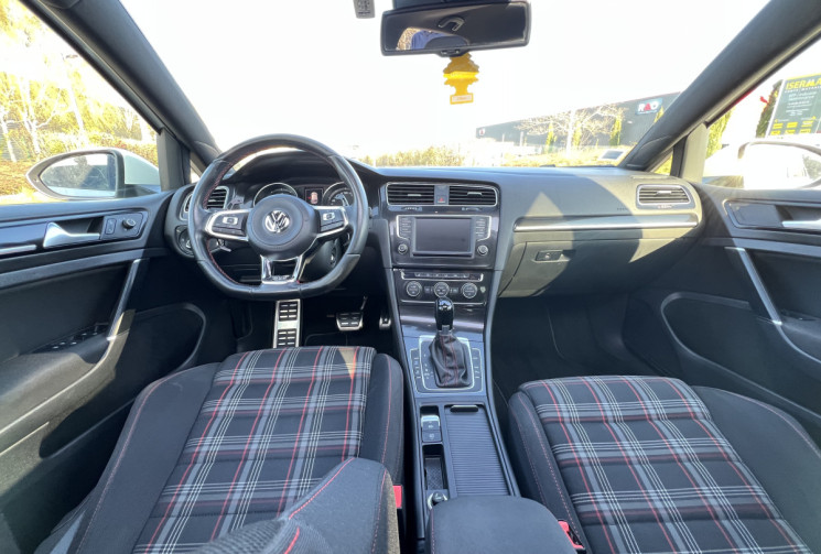 Volkswagen Golf 2.0 TSI 220 BlueMotion Technology DSG6 GTI