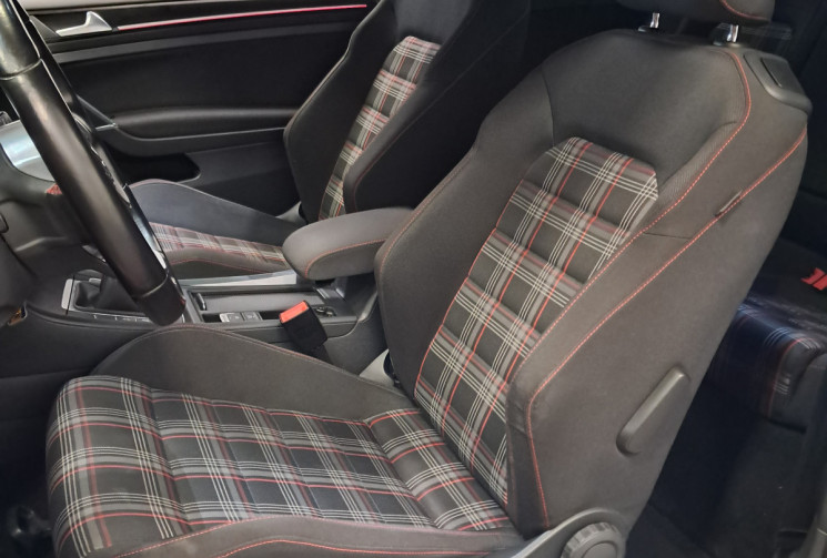 Volkswagen Golf VII 2.0 TSI 220 BlueMotion GTI  3p