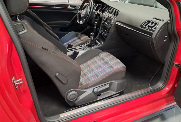 Volkswagen Golf VII 2.0 TSI 220 BlueMotion GTI  3p