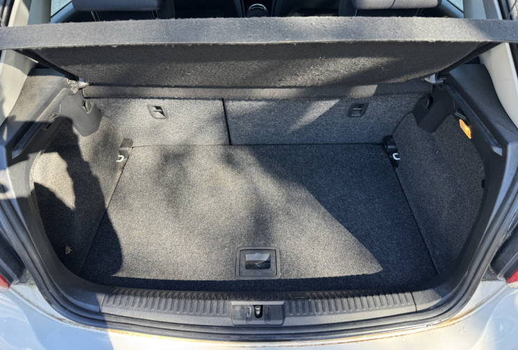 Volkswagen Polo 5 portes 1.2 i 12V 70CH SPORTLINE / 2EME MAIN / ORIGINE FRANCE / VÉHICULE SUIVI