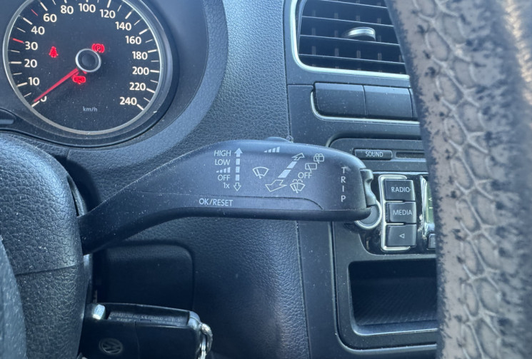 Volkswagen Polo 5 portes 1.2 i 12V 70CH SPORTLINE / 2EME MAIN / ORIGINE FRANCE / VÉHICULE SUIVI