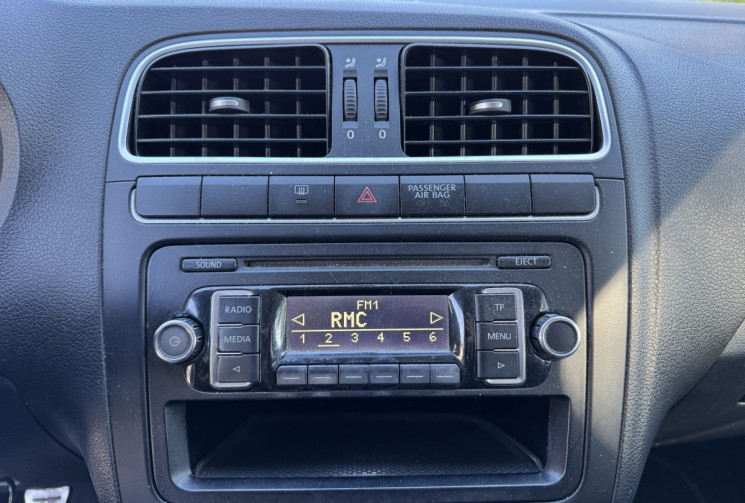 Volkswagen Polo 5 portes 1.2 i 12V 70CH SPORTLINE / 2EME MAIN / ORIGINE FRANCE / VÉHICULE SUIVI