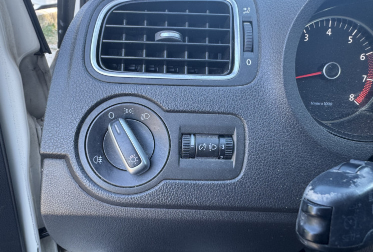 Volkswagen Polo 5 portes 1.2 i 12V 70CH SPORTLINE / 2EME MAIN / ORIGINE FRANCE / VÉHICULE SUIVI