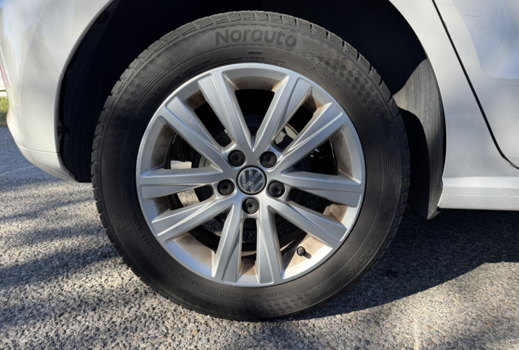 Volkswagen Polo 5 portes 1.2 i 12V 70CH SPORTLINE / 2EME MAIN / ORIGINE FRANCE / VÉHICULE SUIVI