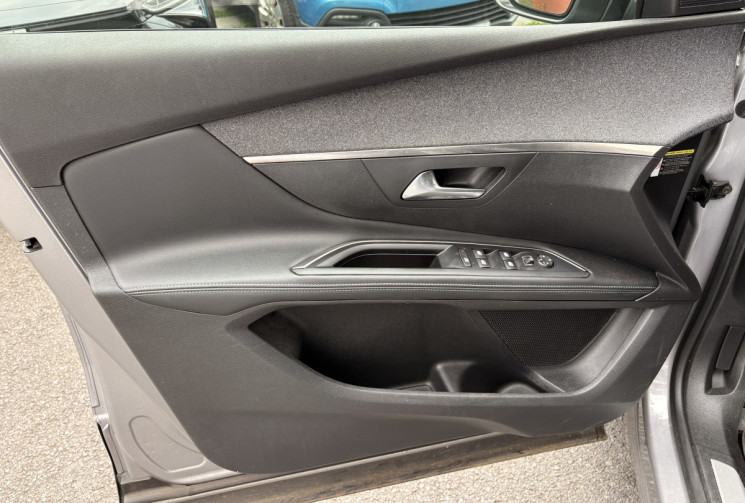 Peugeot 5008 (P87) 1.2 THP EAT8 130cv CROSSWAY