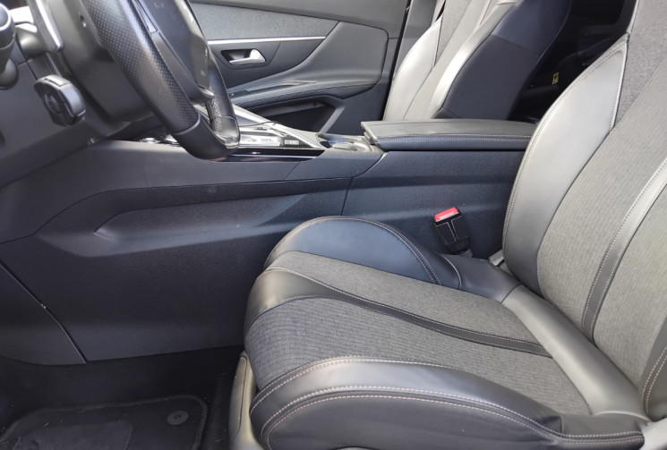 Peugeot 3008 Peugeot 3008 GT Line 1.6 120 ch – Toit panoramique  - Suivi Peugeot 