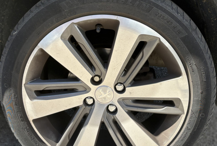 Peugeot 3008 1.6 HDI 115cv Premium / Cuir chauffant Élec / GPS / Caméra / Toit pano / Attelage 