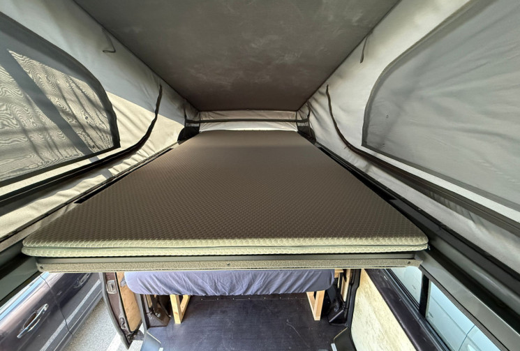 Volkswagen Transporter T5 aménagé / 2.0 TDI 140 ch / Cabine approfondie / lits doubles