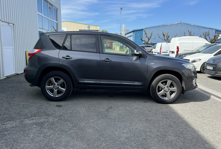 Toyota RAV4 LIMITED EDITION 150 cv D-CAT 4WD BVA * Caméra * Ecran * GPS * Attache Remorque