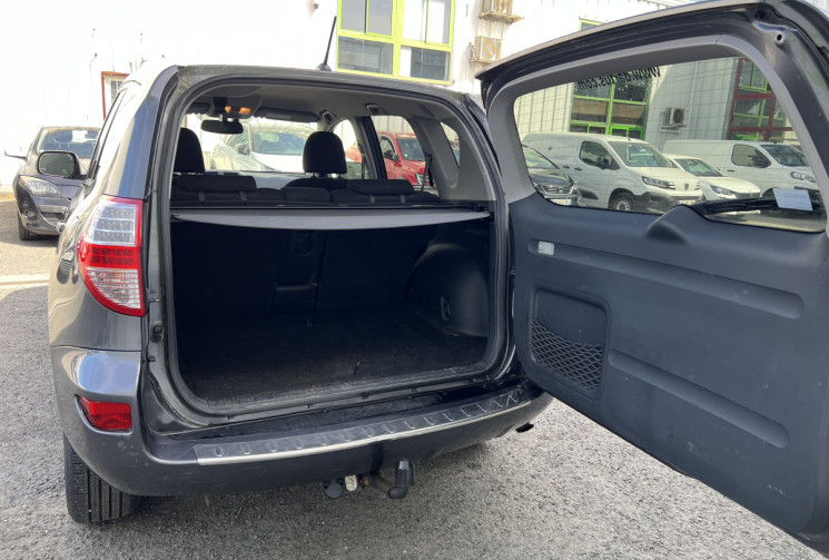 Toyota RAV4 LIMITED EDITION 150 cv D-CAT 4WD BVA * Caméra * Ecran * GPS * Attache Remorque