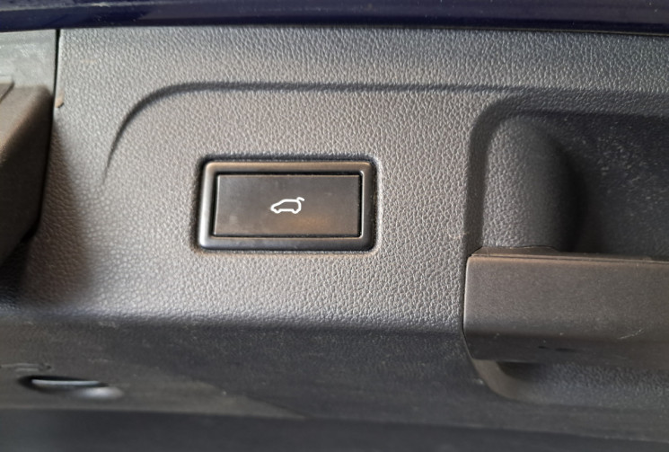 Volkswagen Touran 1.6 TDI 115 Confortline Business  - 2EME MAIN - CAMERA HAYON  MOTORISE - 