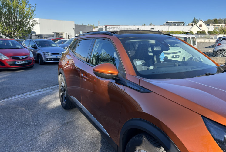 Peugeot 2008 1.2 / 130 CH / ALLURE / TOIT OUVRANT / DISTRIBUTION MAI 2026