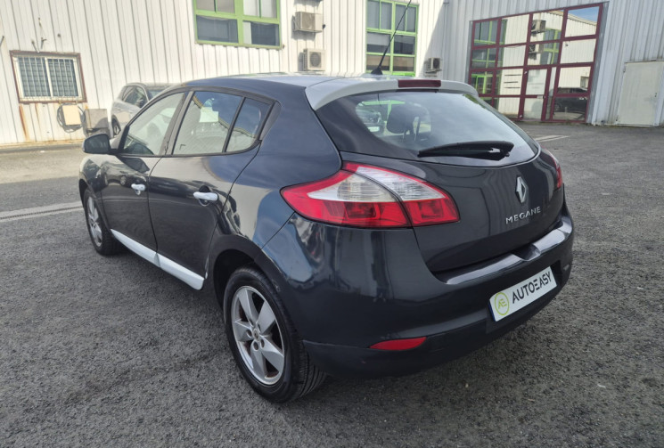Renault Megane III 1.5 DCI FAP 110 CV - 5 PORTES - CLIM - DISTRIBUTION NEUVE 