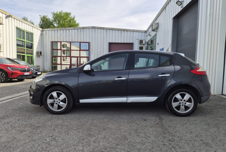 Renault Megane III 1.5 DCI FAP 110 CV - 5 PORTES - CLIM - DISTRIBUTION NEUVE 