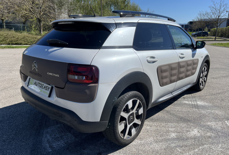 Citroën C4 CACTUS 1.2 PureTech 110 Shine Edition / Distribution à jour