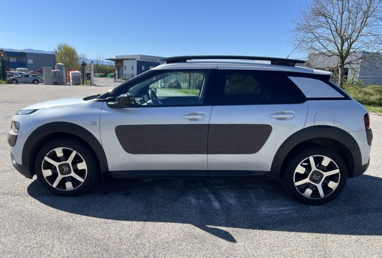 Citroën C4 CACTUS 1.2 PureTech 110Ch Shine Edition / Distribution à jour