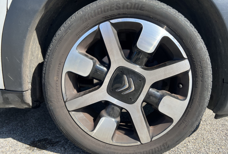 Citroën C4 CACTUS 1.2 PureTech 110Ch Shine Edition / Distribution à jour