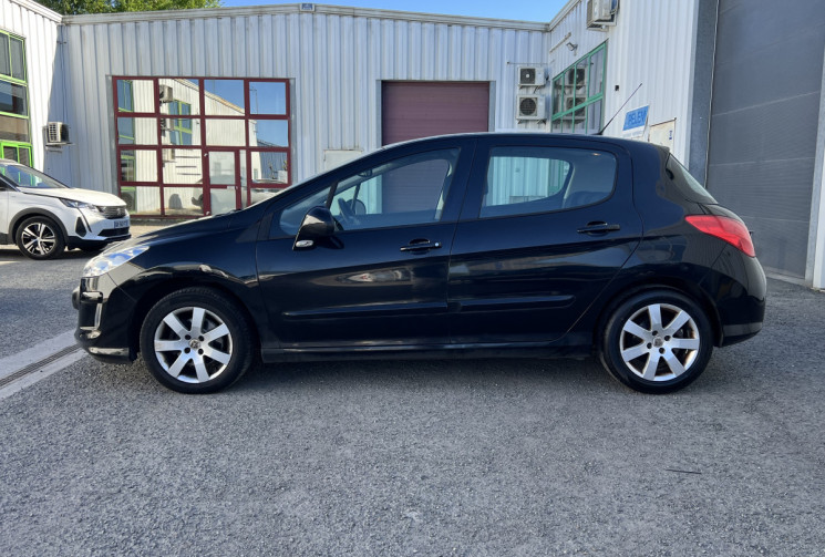 Peugeot 308 1.6 HDi Blue Lion * Premium Pack * 110 CV * Toit Pano * Radars de recul * 5p