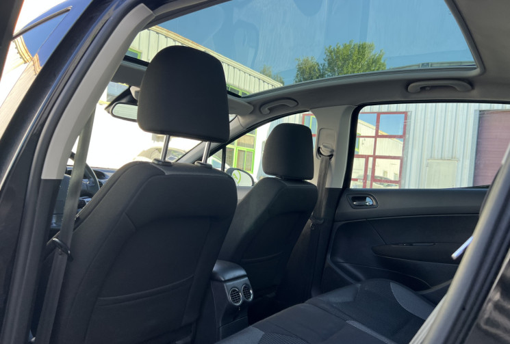 Peugeot 308 1.6 HDi Blue Lion * Premium Pack * 110 CV * Toit Pano * Radars de recul * 5p