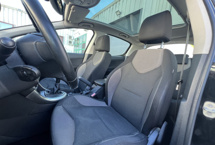 Peugeot 308 1.6 HDi Blue Lion * Premium Pack * 110 CV * Toit Pano * Radars de recul * 5p