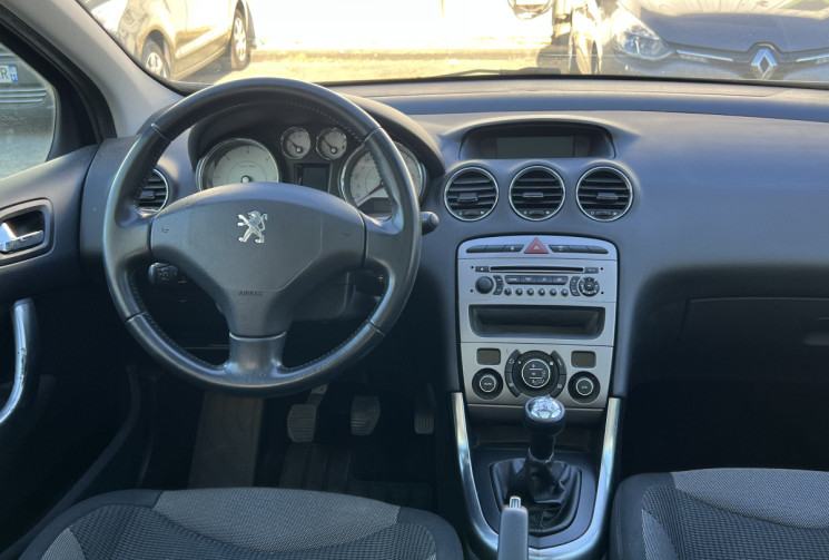 Peugeot 308 1.6 HDi Blue Lion * Premium Pack * 110 CV * Toit Pano * Radars de recul * 5p