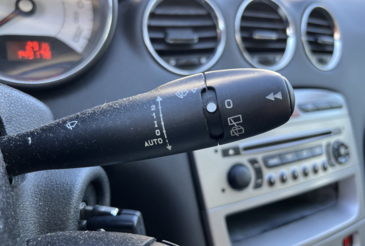 Peugeot 308 1.6 HDi Blue Lion * Premium Pack * 110 CV * Toit Pano * Radars de recul * 5p