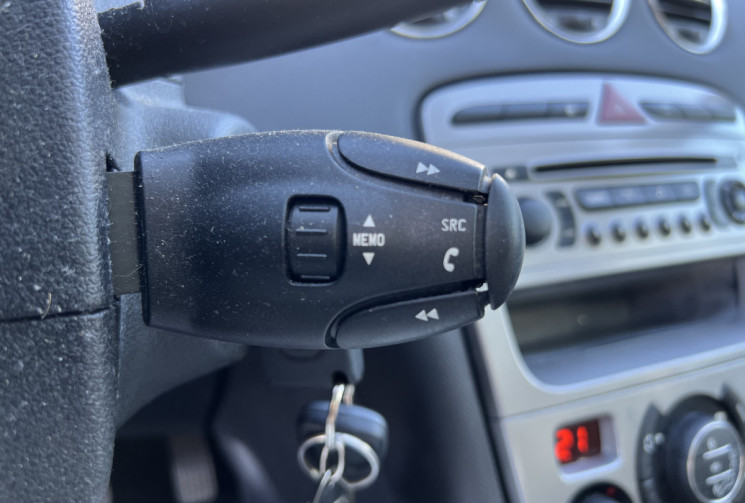 Peugeot 308 1.6 HDi Blue Lion * Premium Pack * 110 CV * Toit Pano * Radars de recul * 5p