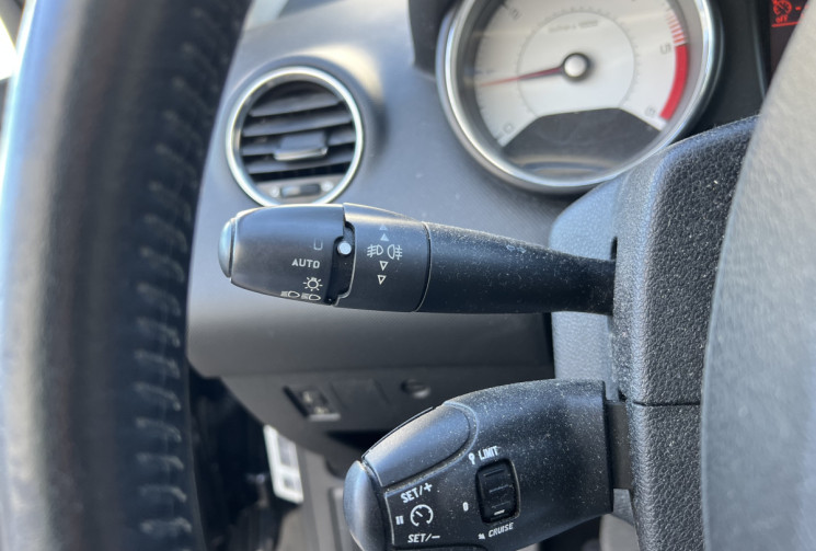 Peugeot 308 1.6 HDi Blue Lion * Premium Pack * 110 CV * Toit Pano * Radars de recul * 5p