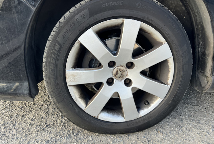 Peugeot 308 1.6 HDi Blue Lion * Premium Pack * 110 CV * Toit Pano * Radars de recul * 5p