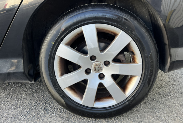 Peugeot 308 1.6 HDi Blue Lion * Premium Pack * 110 CV * Toit Pano * Radars de recul * 5p