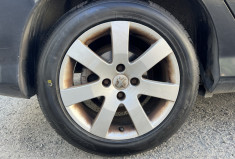 Peugeot 308 1.6 HDi Blue Lion * Premium Pack * 110 CV * Toit Pano * Radars de recul * 5p