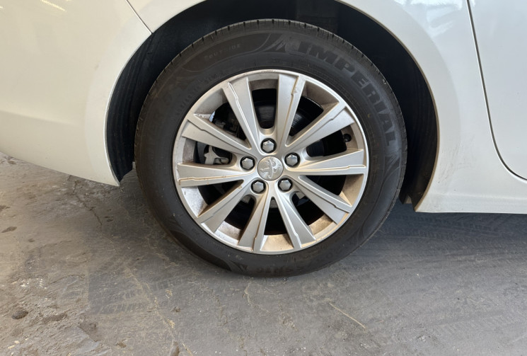 Peugeot 308  SW 1.2 Puretech 110 Style / Bel état intérieur-extérieur / Prévoir courroie 