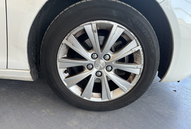 Peugeot 308  SW 1.2 Puretech 110 Style / Bel état intérieur-extérieur / Prévoir courroie 