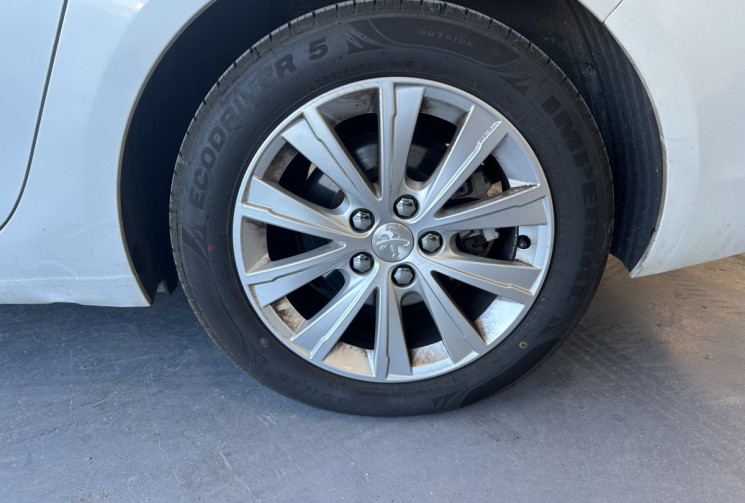 Peugeot 308  SW 1.2 Puretech 110 Style / Bel état intérieur-extérieur / Prévoir courroie 