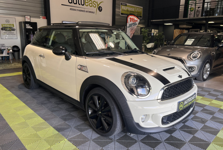 Mini Cooper SD 143 CH PACK RED HOT CHILI BVA / MOTEUR A CHAINE