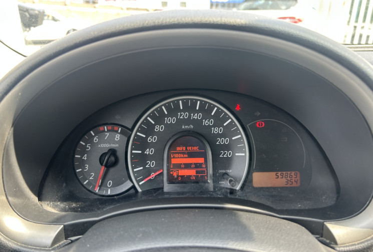 Nissan Micra IV (2) 1.2 80 Ch TEKNA * TOIT PANORAMIQUE * GPS * CLIM AUTO * BLUETOOTH