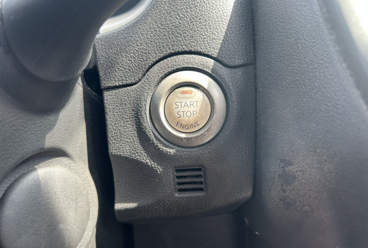 Nissan Micra IV (2) 1.2 80 Ch TEKNA * TOIT PANORAMIQUE * GPS * CLIM AUTO * BLUETOOTH