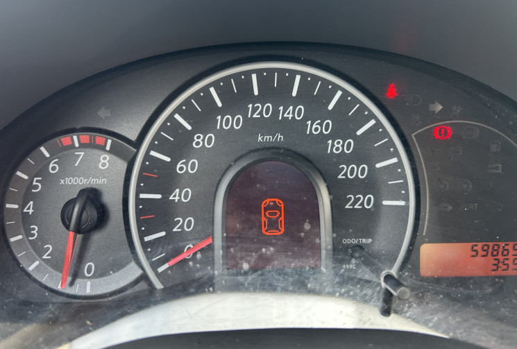 Nissan Micra IV (2) 1.2 80 Ch TEKNA * TOIT PANORAMIQUE * GPS * CLIM AUTO * BLUETOOTH