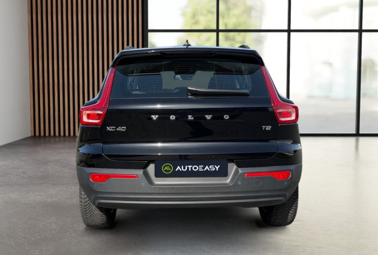 Volvo XC40 T2 129Ch Momentum Essentiel BVM6 / entretien constructeur / crochet d'attelage électrique