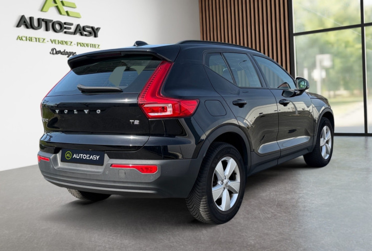 Volvo XC40 T2 129Ch Momentum Essentiel BVM6 / entretien constructeur / crochet d'attelage électrique