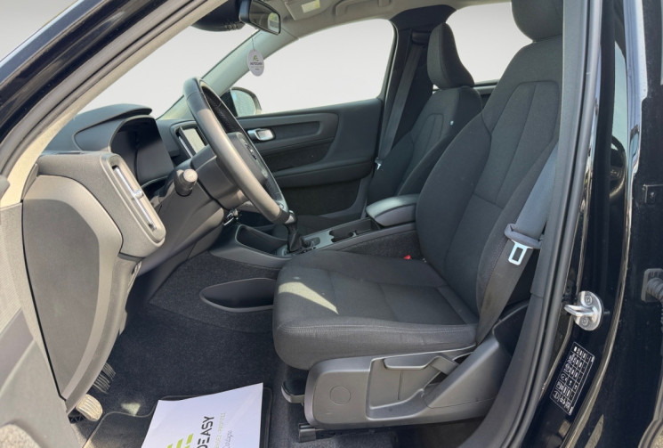 Volvo XC40 T2 129Ch Momentum Essentiel BVM6 / entretien constructeur / crochet d'attelage électrique