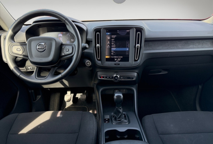 Volvo XC40 T2 129Ch Momentum Essentiel BVM6 / entretien constructeur / crochet d'attelage électrique