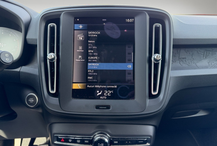 Volvo XC40 T2 129Ch Momentum Essentiel BVM6 / entretien constructeur / crochet d'attelage électrique