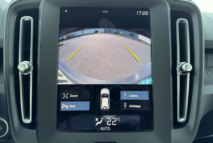 Volvo XC40 T2 129Ch Momentum Essentiel BVM6 / entretien constructeur / crochet d'attelage électrique