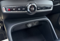 Volvo XC40 T2 129Ch Momentum Essentiel BVM6 / entretien constructeur / crochet d'attelage électrique